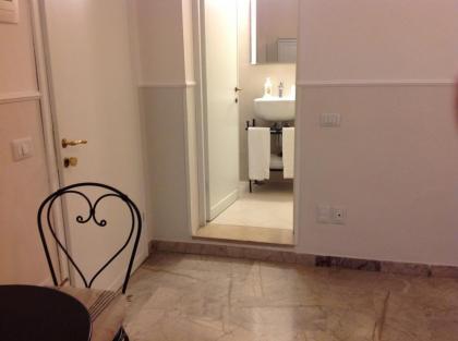 Hotel Canada - image 24