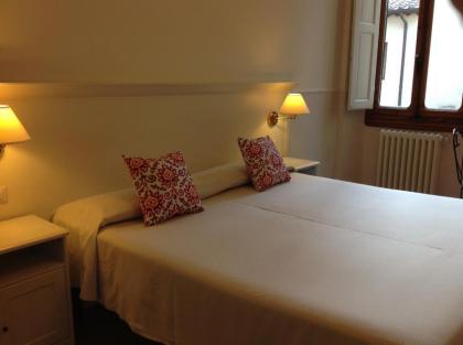 Hotel Canada - image 25