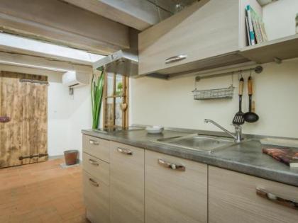 Charming and cozy apartment via Maggio - image 11