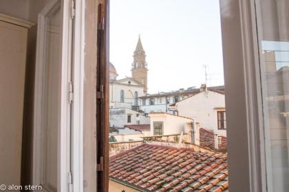 Lovely Apt 3min Walk to Ponte Vecchio - image 10