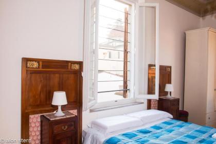 Lovely Apt 3min Walk to Ponte Vecchio - image 13