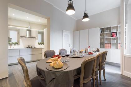 Grand Apartment In Florence - image 10