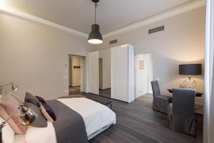 Grand Apartment In Florence - image 11