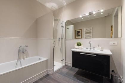Grand Apartment In Florence - image 14
