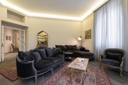 Grand Apartment In Florence - image 16