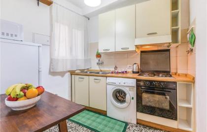 Two-Bedroom Apartment in Firenze - image 10