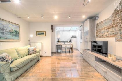 Signoria Elegant Apartment - image 1