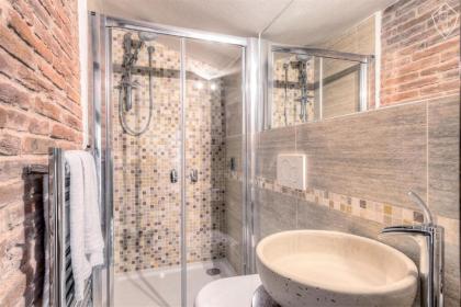 Signoria Elegant Apartment - image 11