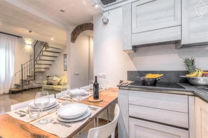 Signoria Elegant Apartment - image 2