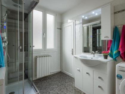 Canacci Stylish 2 Bedroom - image 26