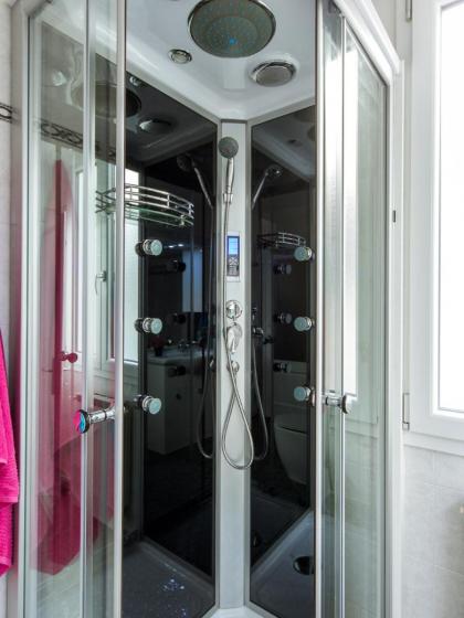 Canacci Stylish 2 Bedroom - image 30