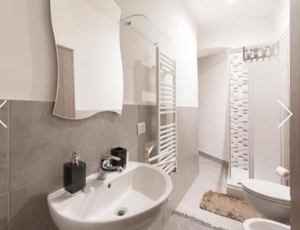 Modern Apartment Sant'Antonino - image 2