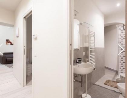 Modern Apartment Sant'Antonino - image 6