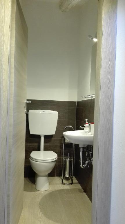 Rori Apartment - image 3