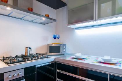 Della Scala Modern Apartment - image 11