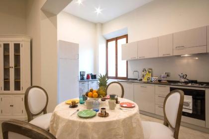 Iris Apartments - image 10