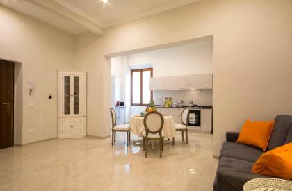 Iris Apartments - image 12