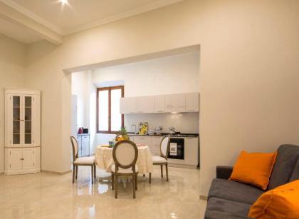 Iris Apartments - image 13