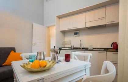 Iris Apartments - image 14
