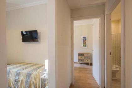 Iris Apartments - image 17