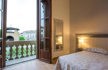 Iris Apartments - image 3