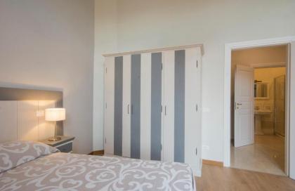 Iris Apartments - image 5