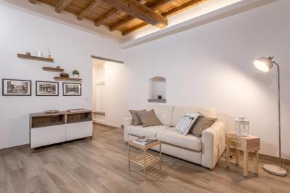 Santa Croce Place - image 1