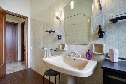 Frati Bigi With Two Bedrooms And Parking - image 22