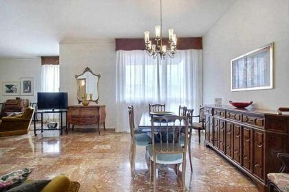 Frati Bigi With Two Bedrooms And Parking - image 4