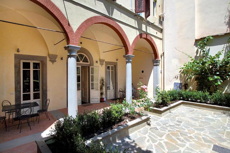 Piazza Dei Ciompi With Private Garden - main image