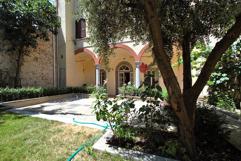 Piazza Dei Ciompi With Private Garden - image 3