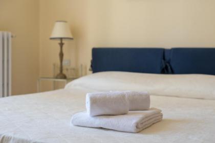 CHARMING 2BED APARTMENT overlooking DUOMO - hosted by Sweetstay - image 12