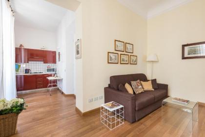 CHARMING 2BED APARTMENT overlooking DUOMO - hosted by Sweetstay - image 8