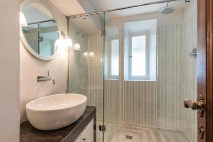CHARMING 2BED APARTMENT overlooking DUOMO - hosted by Sweetstay - image 9