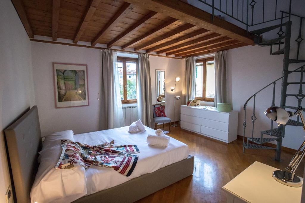 Acacia Firenze - Margherita - main image