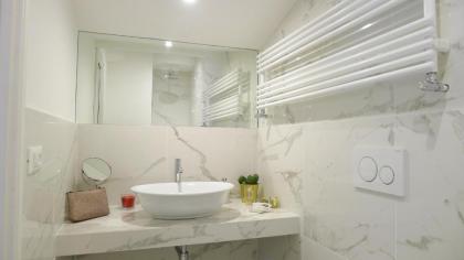Prati Charming Apartment - image 18
