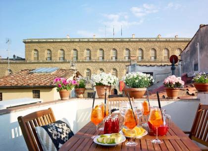 Great Location Just Infront of Pitti Palace - image 1