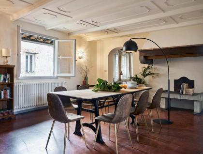 Great Location Just Infront of Pitti Palace - image 15