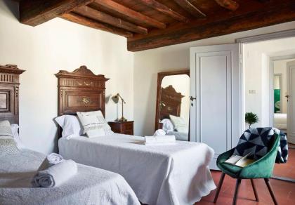 Great Location Just Infront of Pitti Palace - image 5