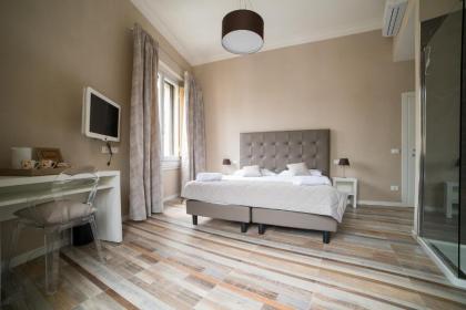 D'HOME FLORENCE - image 1