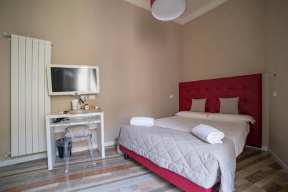 D'HOME FLORENCE - image 3