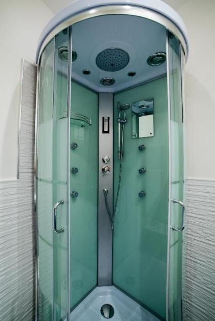 D'HOME FLORENCE - image 4