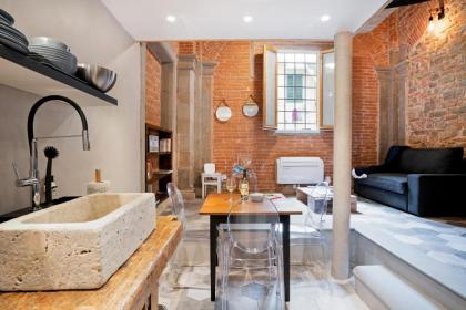 Florence Oltrarno Duplex Apartment - image 1