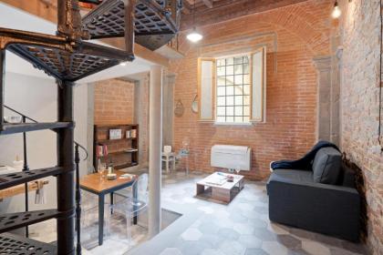 Florence Oltrarno Duplex Apartment - image 13