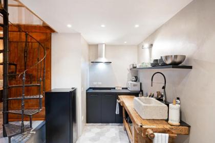 Florence Oltrarno Duplex Apartment - image 5