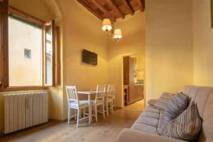 Romantic Pitti - image 1