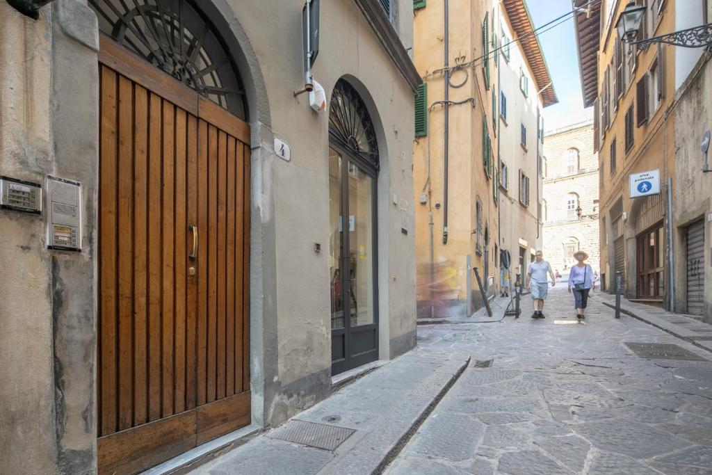 Romantic Pitti - image 2