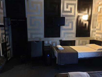 Hotel Deco - image 1