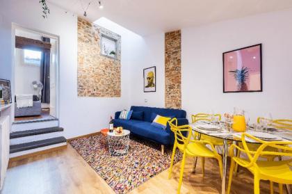 Renovated and modern-city center! ElevatorACWIFI