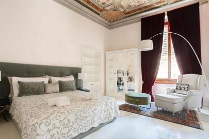 LUXURY suite with amazing Terrace in Florence-hosted by Sweetstay - image 4